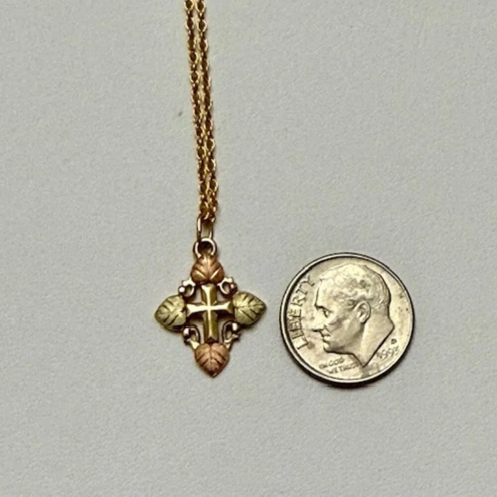 BLACK HILLS GOLD Cross Pendant - Picture 6 of 7
